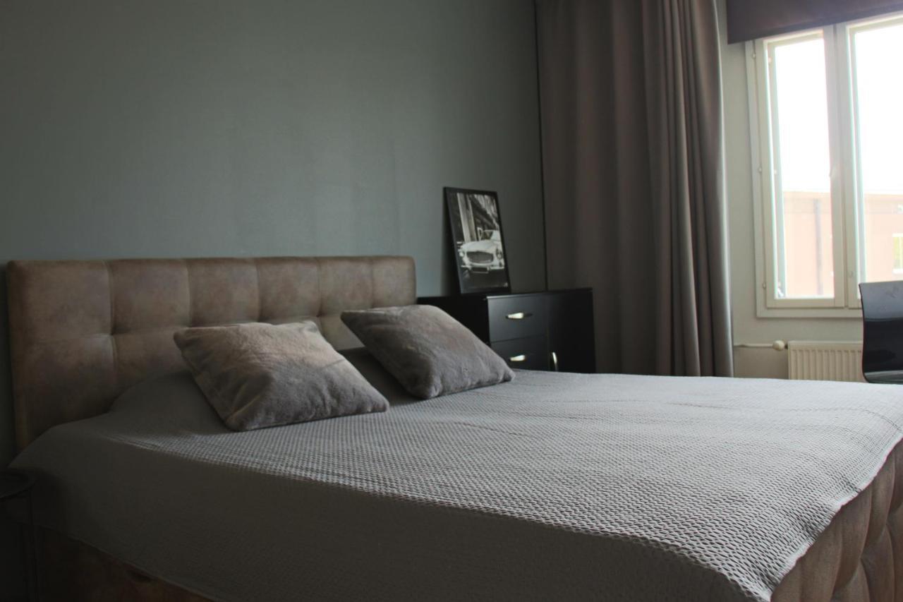 New Modern 4-Room Apartment With Big Balcony And Undeground Parking In Center Of טאלין מראה חיצוני תמונה