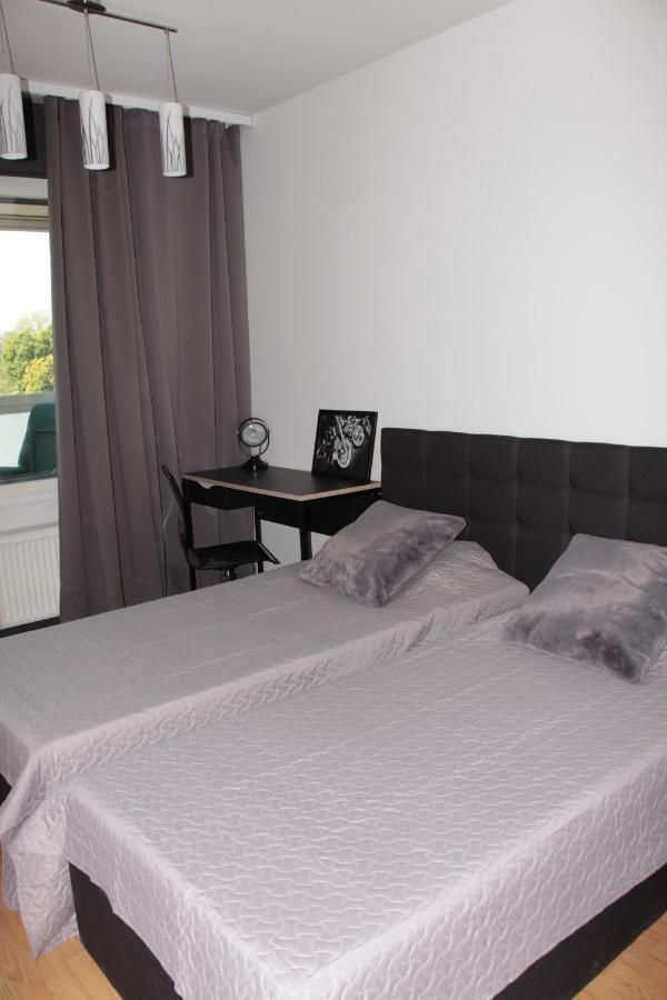 New Modern 4-Room Apartment With Big Balcony And Undeground Parking In Center Of טאלין מראה חיצוני תמונה