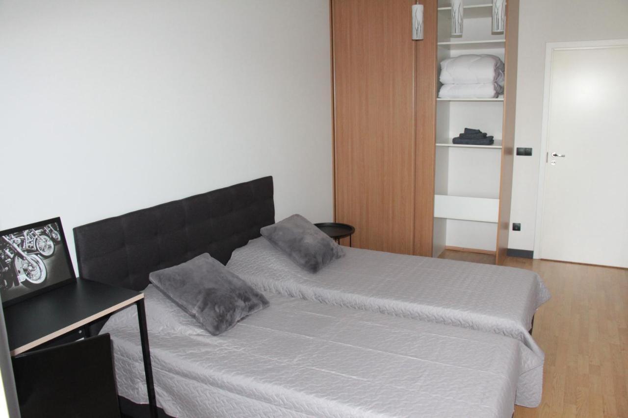 New Modern 4-Room Apartment With Big Balcony And Undeground Parking In Center Of טאלין מראה חיצוני תמונה