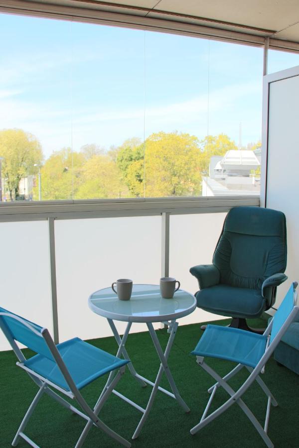 New Modern 4-Room Apartment With Big Balcony And Undeground Parking In Center Of טאלין מראה חיצוני תמונה